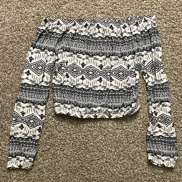 H&M Black and White Off-Shoulder Blouse - Picture 1 of 3